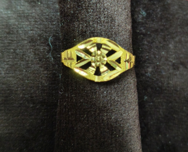 916 BIS Hallmark 1.11 gms Ring