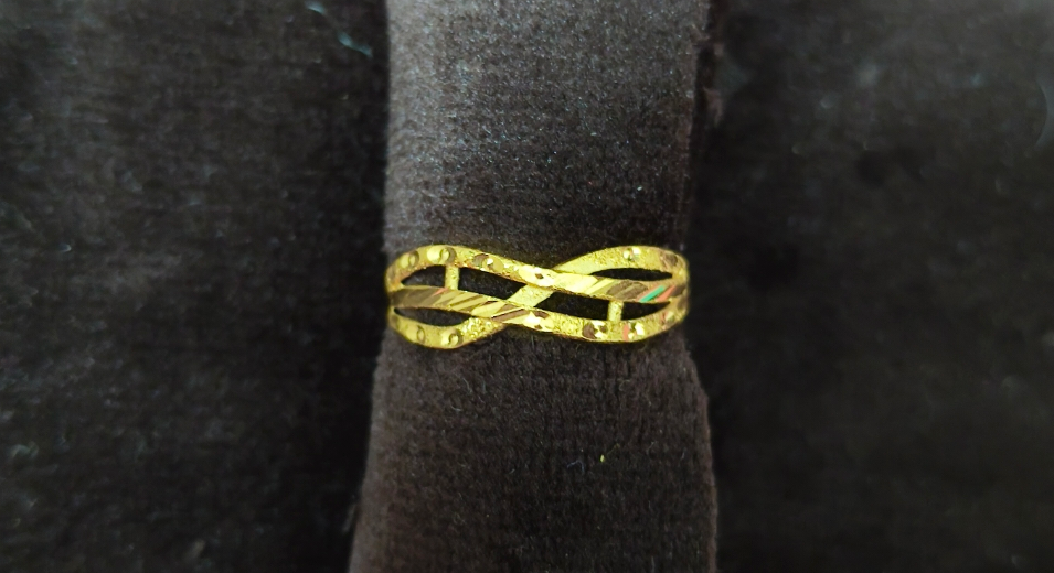 916 BIS hallmark 1.98 gms Ring