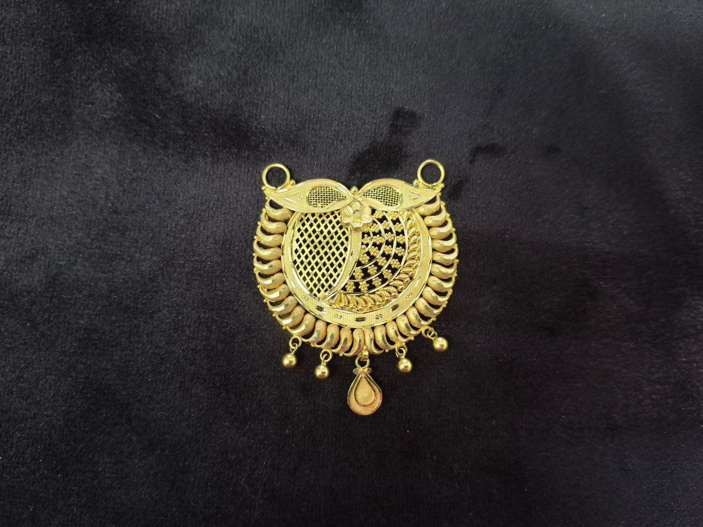 916 Mangalsutra/Tanmania 6.12 gms pendant half round Pendent