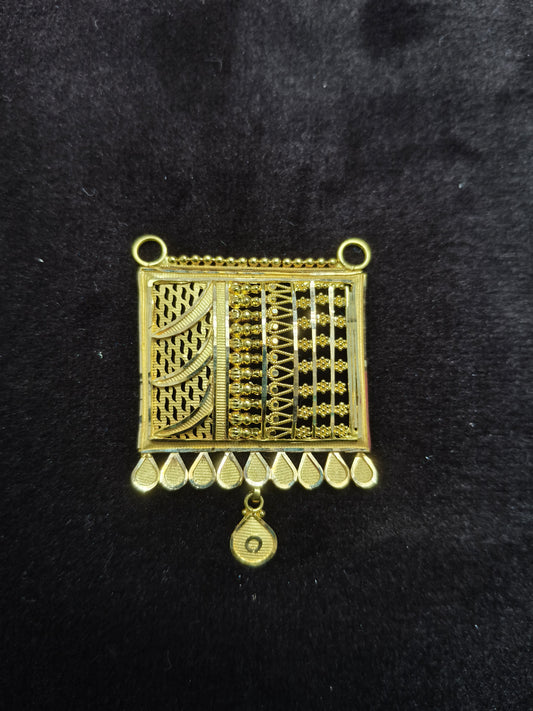 916 Mangalsutra/Tanmania 5 gms Square pendent